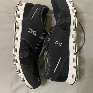 ON Cloud Tennis Shoe